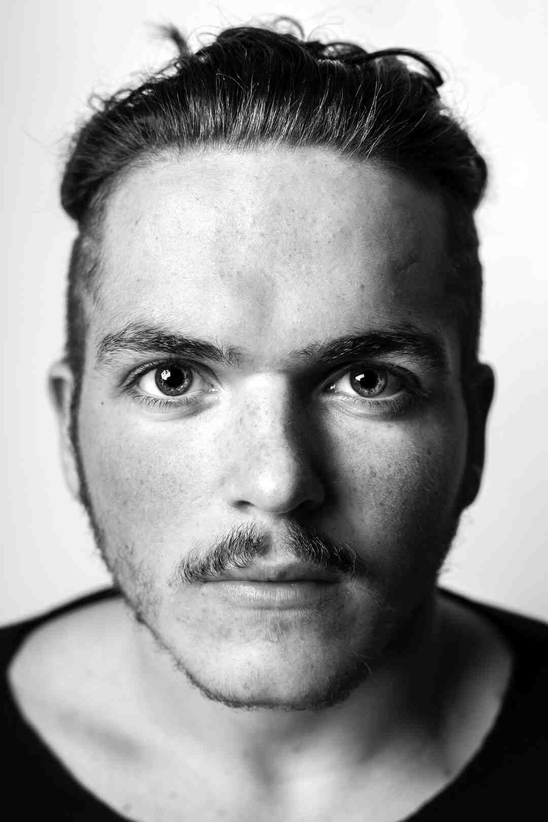 Où est la manivelle dans visage ?