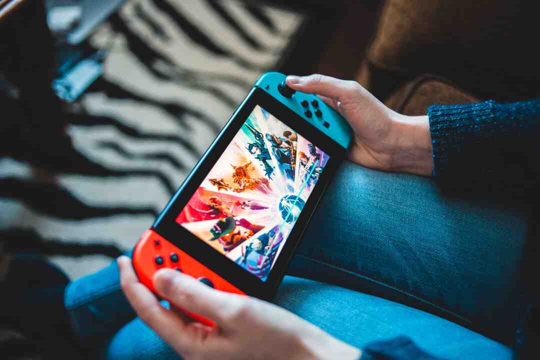 Où se trouve le bouton Power sur Switch ?