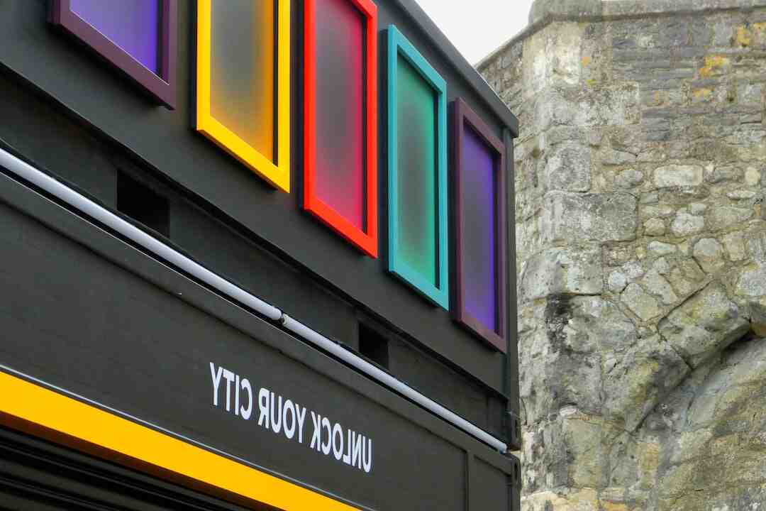 Quelle couleur désigne le mot pourpre ?
