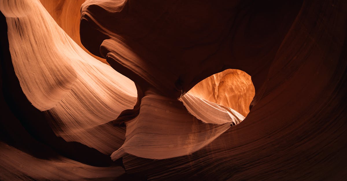 découvrez des trésors cachés et des lieux insolites à explorer, loin des sentiers battus pour une expérience unique et authentique.