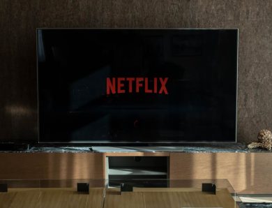 Profitez de -15% et -20€ avec le code VF20 sur cette TV OLED LG, une expérience visuelle qui vous replongera dans le choc technologique du passage à la HD