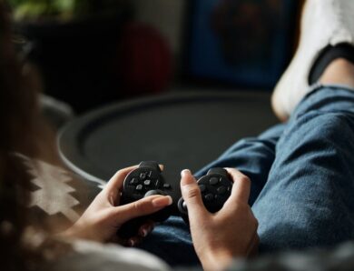 Cette vidéo, extraite d&rsquo;un jeu vidéo, ne montre pas un missile touchant un navire américain
