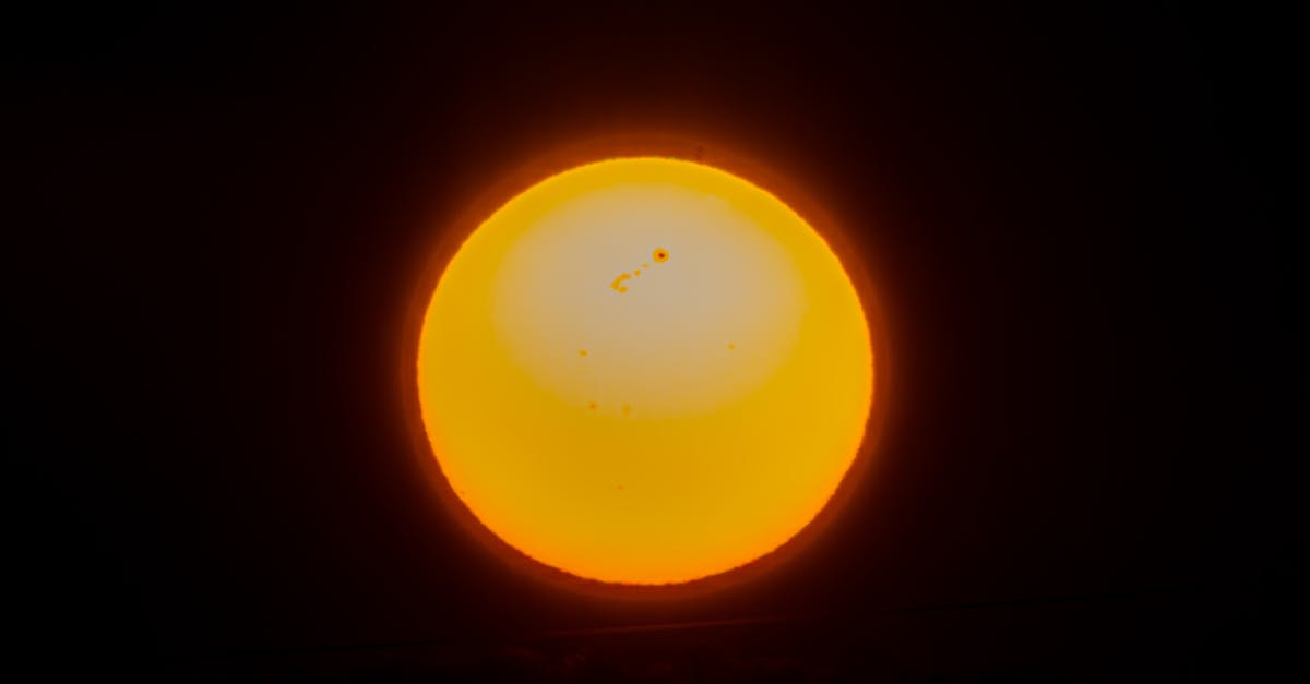 découvrez aphelion, le point de l'orbite où un corps céleste est le plus éloigné du soleil. explorez ses implications en astronomie et son importance dans l'étude des trajectoires orbitaires.