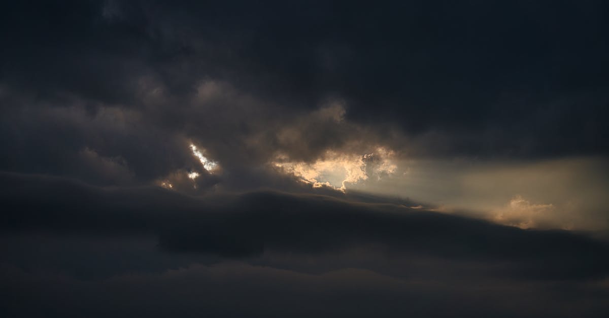 découvrez l'art du clair-obscur, cette technique picturale jouant sur les contrastes de lumière et d'ombre pour créer profondeur et émotion dans les œuvres.