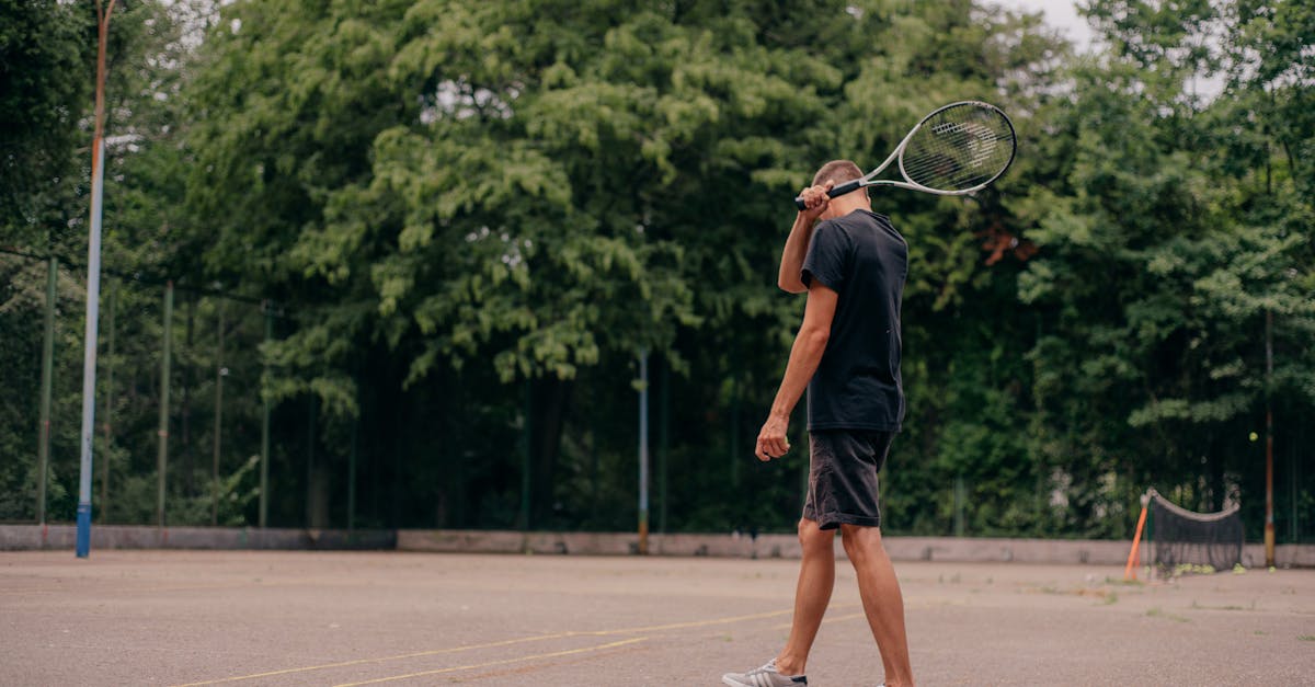 découvrez les règles, techniques et conseils pour exceller en simple au tennis. améliorez votre jeu et remportez vos matchs de tennis en simple.