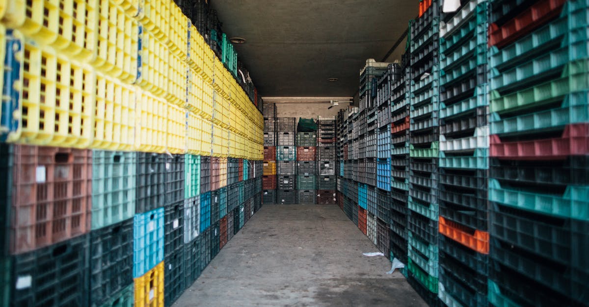 découvrez notre large gamme de caisses de ravitaillement robustes et pratiques, idéales pour le stockage et le transport sécurisé de vos équipements et matériaux.