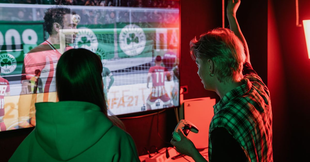 découvrez le jeu vidéo officiel de l'équipe nationale de football de france : vivez l'émotion des matchs, contrôlez les meilleurs joueurs et menez les bleus à la victoire sur le terrain virtuel.