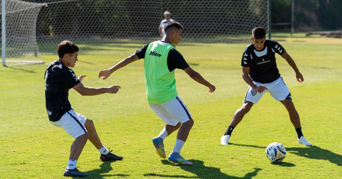découvrez l'incroyable parcours et les exploits de kylian mbappé, l'une des stars les plus brillantes du football mondial.