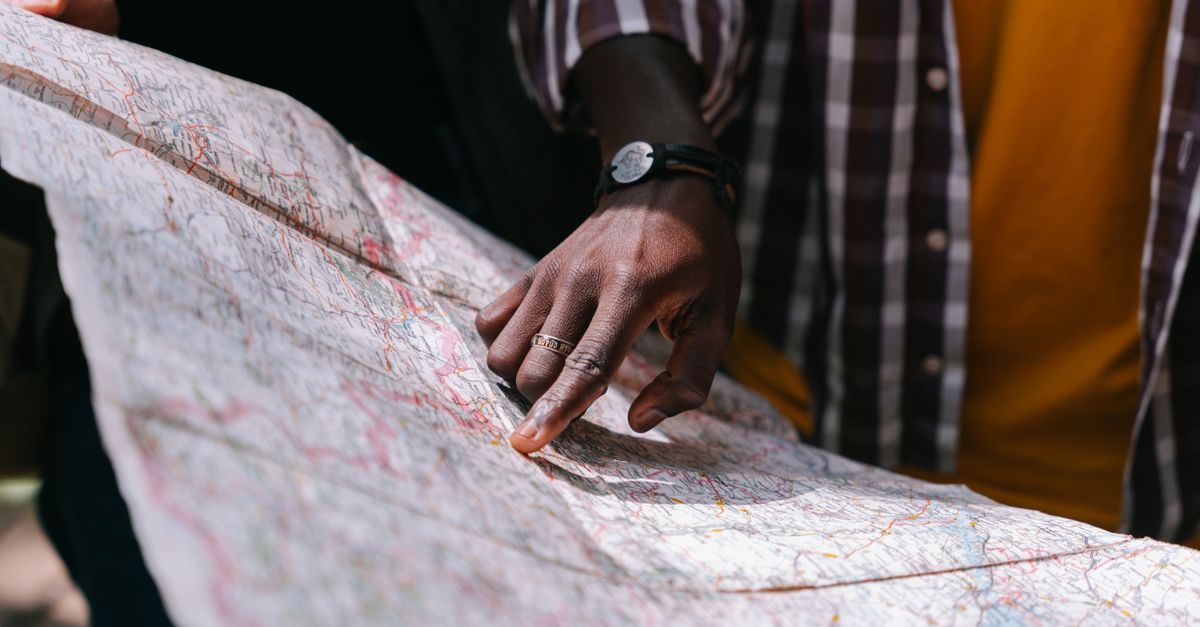découvrez la mystérieuse carte qui révèle des secrets cachés et des trésors oubliés, une aventure intrigante vous attend.