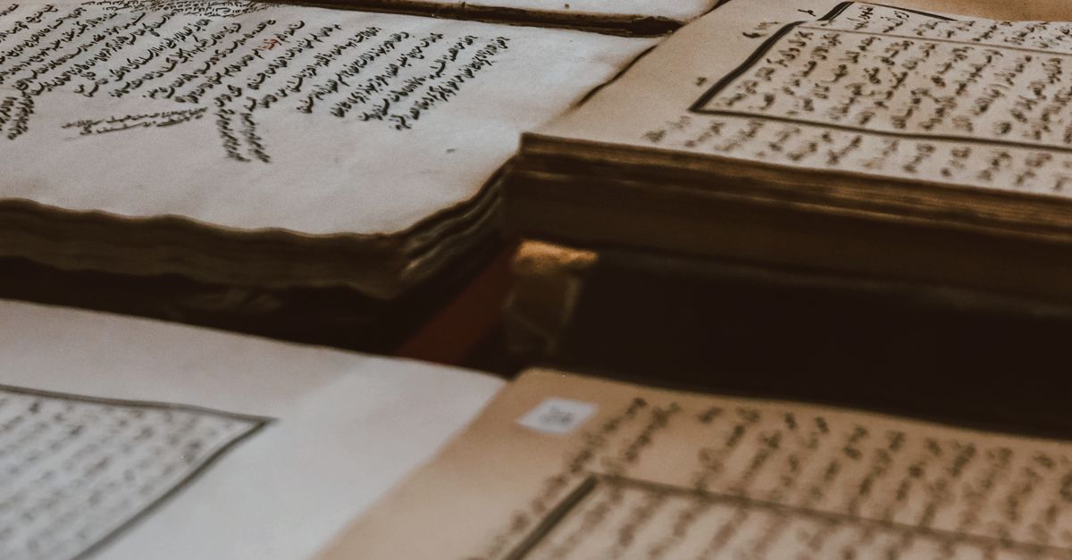 découvrez des manuscrits anciens précieux, témoins historiques et culturels du passé, conservés avec soin pour révéler les secrets des civilisations oubliées.