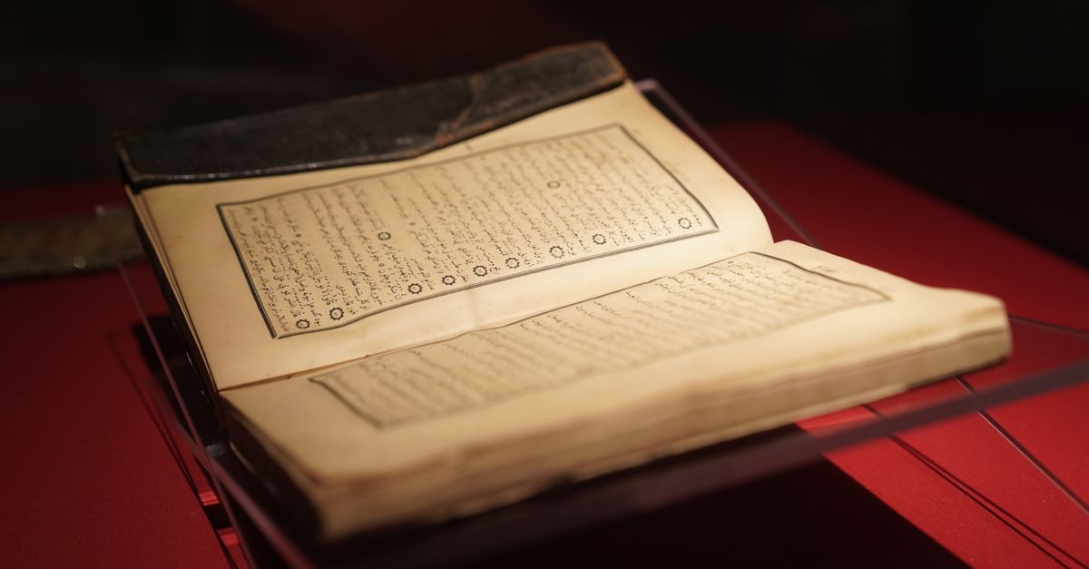 découvrez une collection unique de manuscrits anciens, témoins précieux de l'histoire et de la culture à travers les siècles.