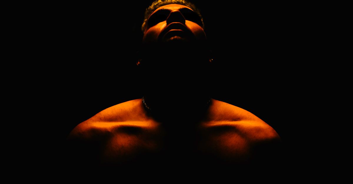 découvrez l'art du chiaroscuro, une technique picturale jouant sur le contraste entre lumière et ombre pour créer profondeur et intensité.