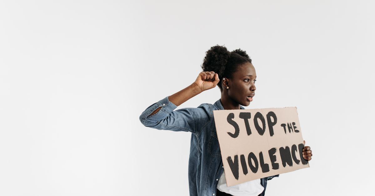 découvrez les causes, les manifestations et les solutions liées à la violence de groupe, un phénomène social complexe impactant la sécurité et la cohésion communautaire.