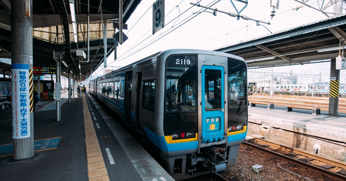 découvrez l'aventure ultime à travers le japon en train, entre paysages spectaculaires, culture authentique et technologie ferroviaire de pointe.