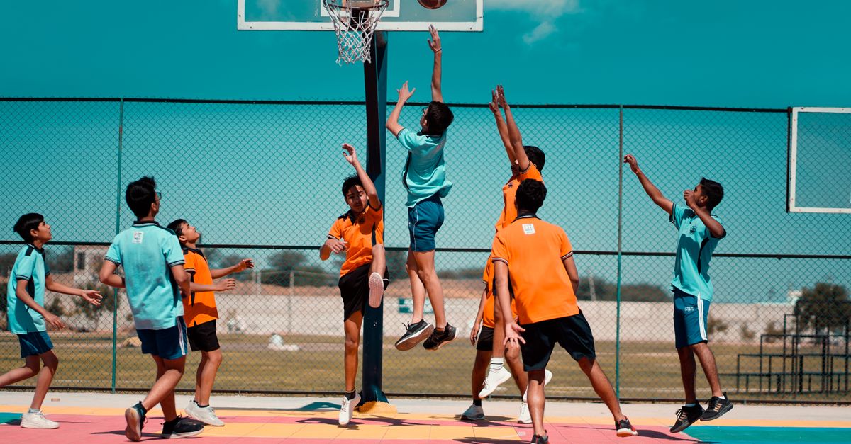 découvrez une sélection passionnante de jeux physiques pour toute la famille, parfaits pour développer l'agilité, la coordination et le plaisir en plein air.