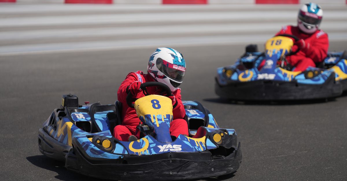 participez aux championnats du monde de super mario kart et vivez une compétition intense pleine de vitesse, d'habileté et de fun inégalé.