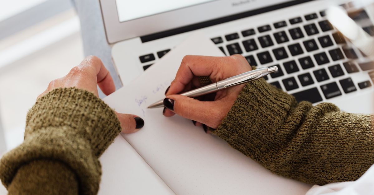 découvrez des conseils, techniques et astuces pour améliorer vos compétences en écriture, que ce soit pour le travail, les études ou le plaisir.